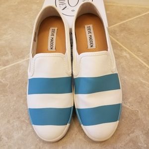 Slip on sneakers/boat shoes